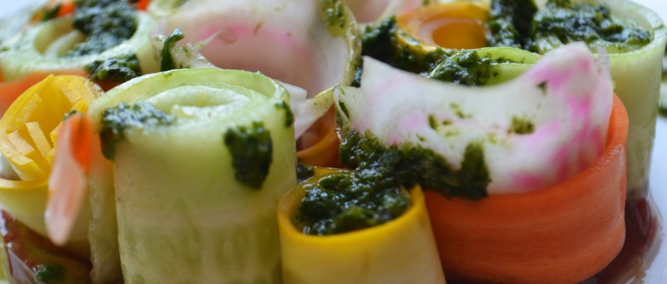 Salade croquante de légumes et son pesto basilic