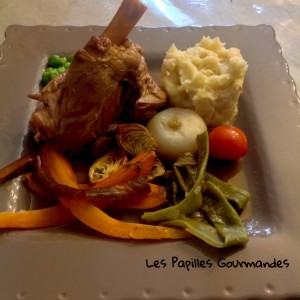 Souris d'agneau confite miel romarin et ses petits légumes du printemps