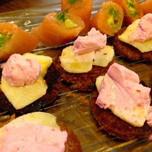 Toast de pomme et tarama sur pain d'épice toasté