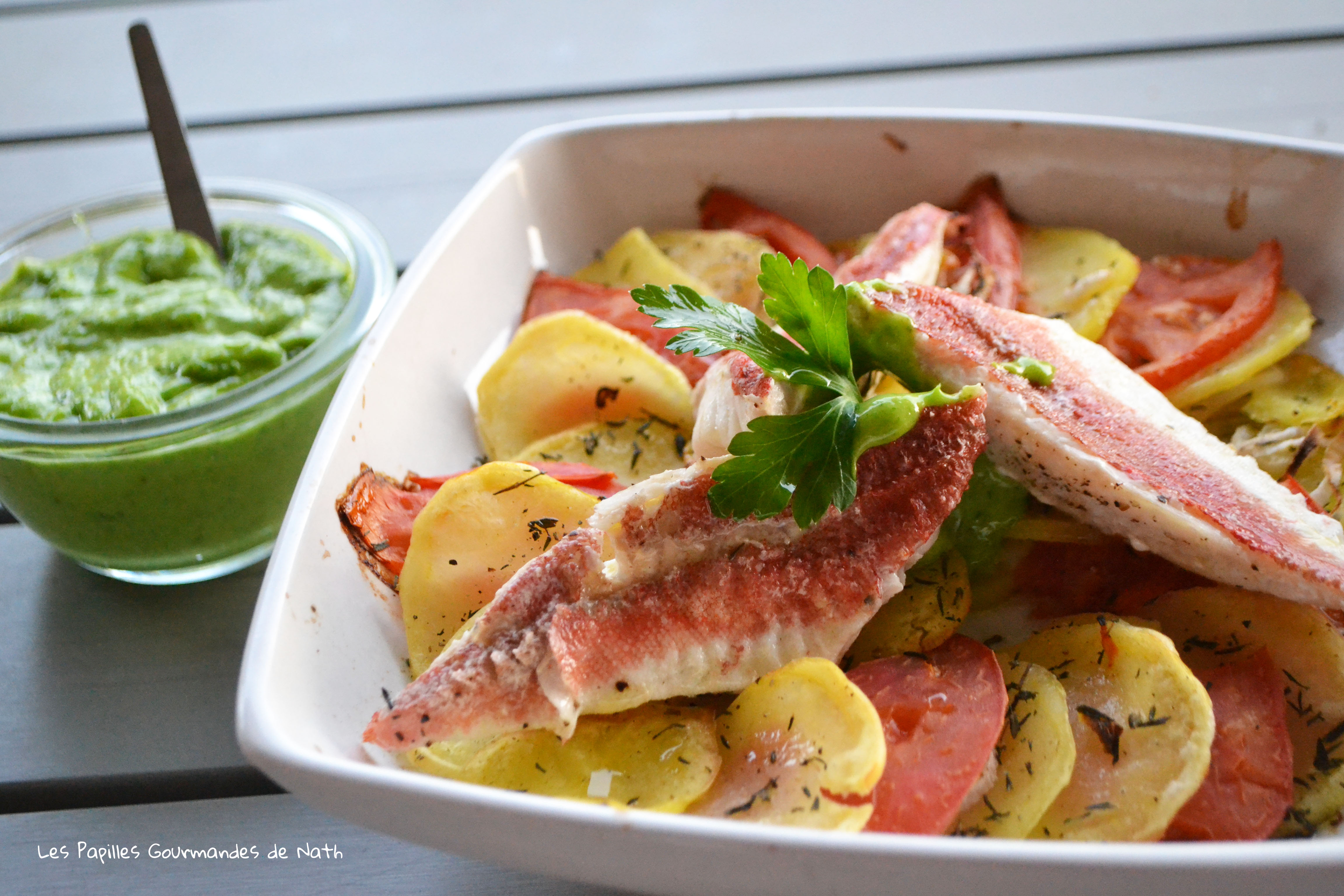 Filets de Rouget sur Tian  tomates pommes de terre et sauce sauce verte